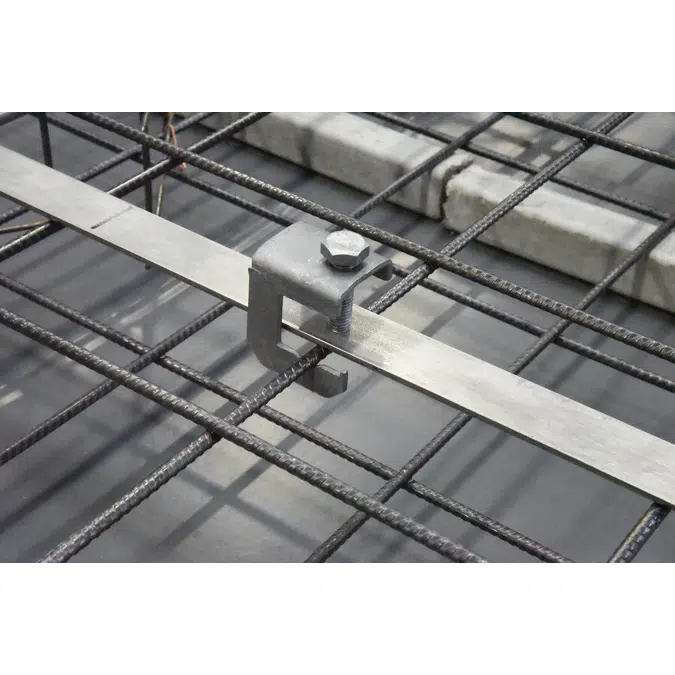 Connecting clamps for flat conductors