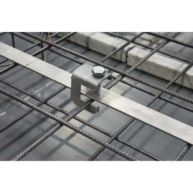 Connecting clamps for flat conductors