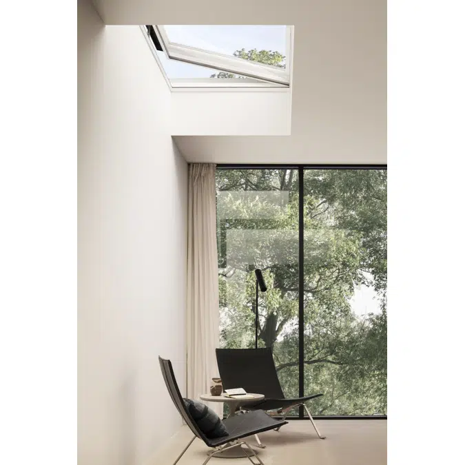 Solar powered & electrically vented glass rooflight w. Flat glass CVU ISU2093