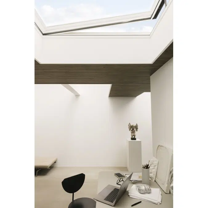 Solar powered & electrically vented glass rooflight w. Flat glass CVU ISU2093