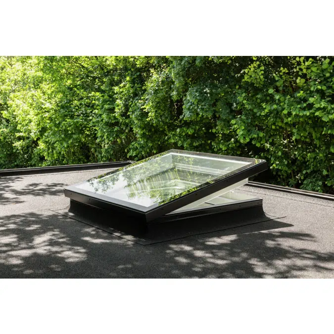 Electrically vented glass rooflight w. Flat glass CVU ISU2093