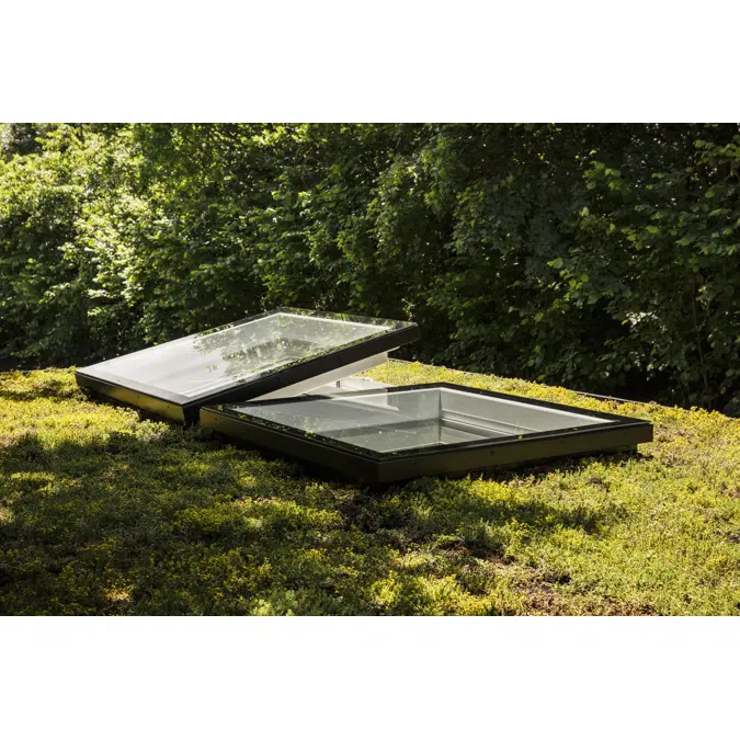 Electrically vented glass rooflight w. Flat glass CVU ISU2093