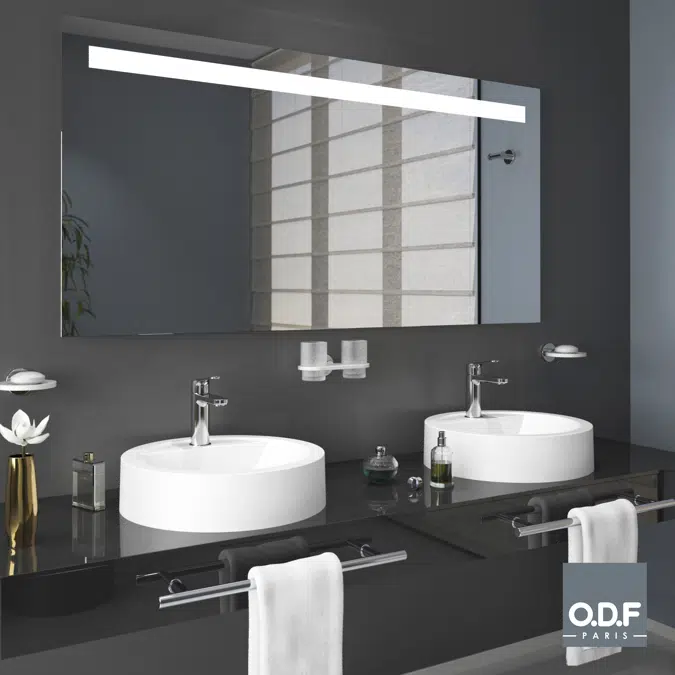 Mirror with integrated horizontal LED light band and defogger 140 x 70cm