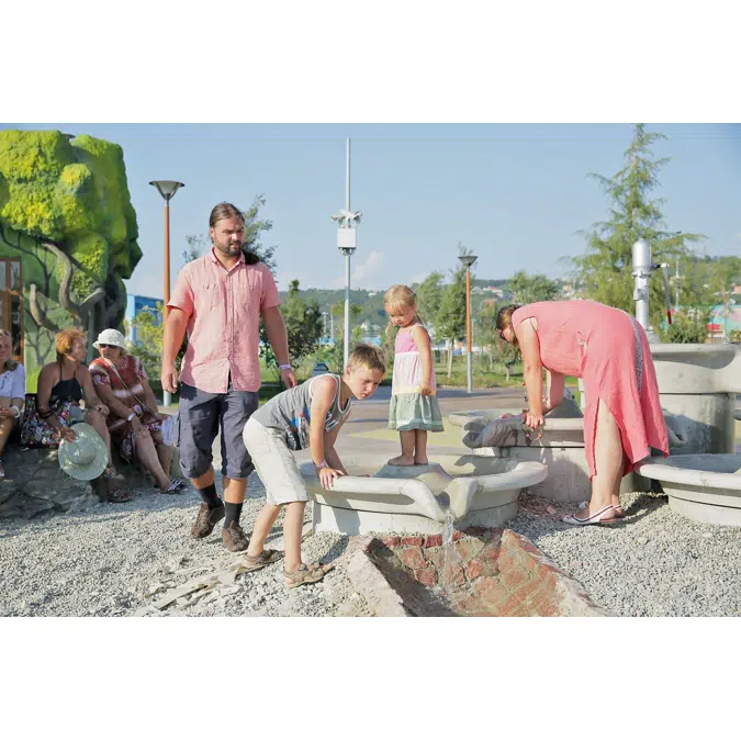 Round Water Basin with 1 opening | Playground Equipment | Water Play Installation
