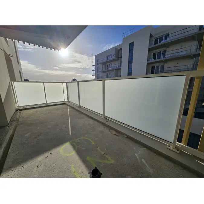 Klair - garde-corps vitré axé | pose sur dalle 