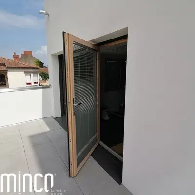 Imagem para POETV09 | Single Outswing Door triple glazed}