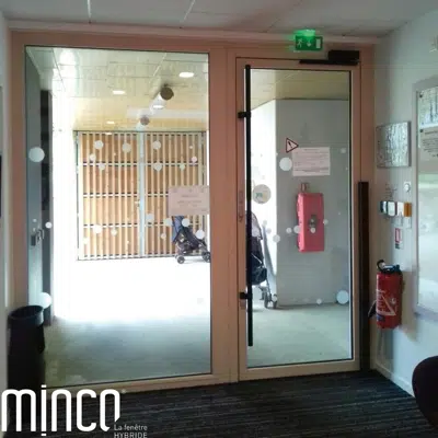 Imagem para POETV09 | Single Outswing Door and Sidelight triple glazed}