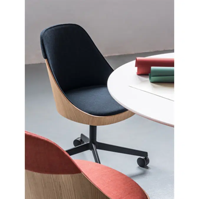 Kaiak confident chair with castors