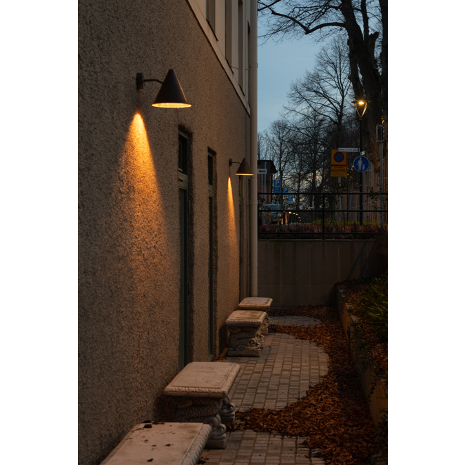 Tratten Wall Lamp