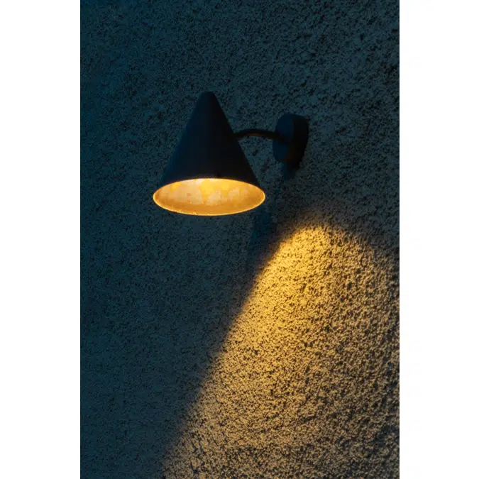 Tratten Wall Lamp