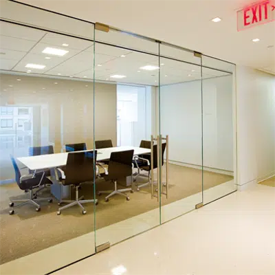 รูปภาพสำหรับ Interior Glass Walls PURE® Series - Pivot - BTS Closer_r14