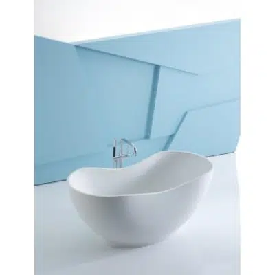 K-1800 Abrazo® 66" x 31-1/2" freestanding bath with center toe-tap drain图像
