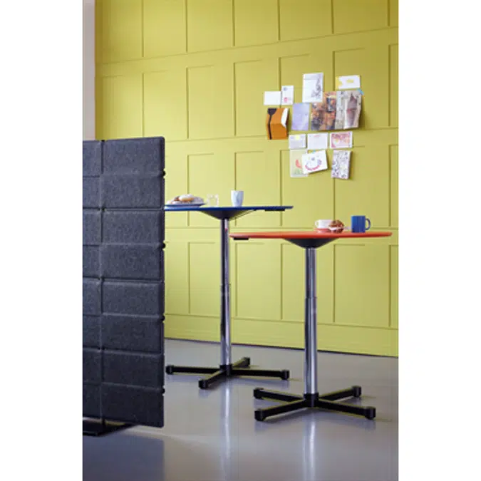 Breakout table height adjustable Ø900 mm