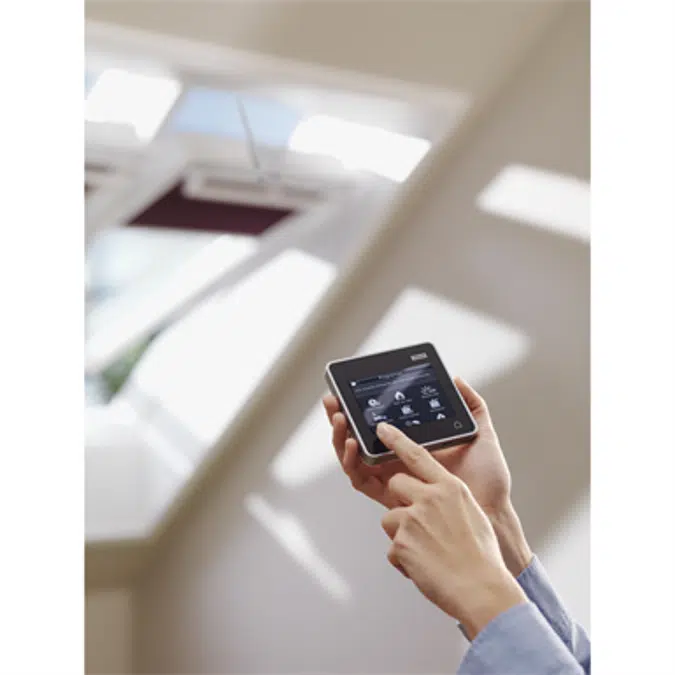 Fenêtre de toit motorisée VELUX INTEGRA®, finition blanche (GGU INTEGRA®)