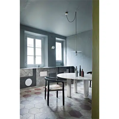 Love me, Love me not Dining Table Circle图像
