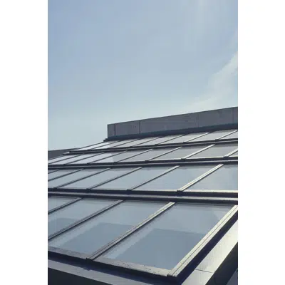 kuva kohteelle VELUX Modular Skylights - Step Wall-mounted Longlight 5-25°