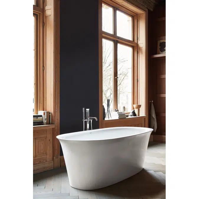 700468 White Tulip Bathtub