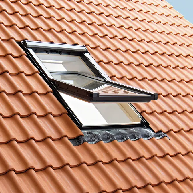 RotoQ centre-pivot roof window Q4 wood