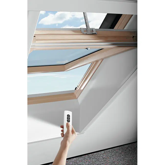 Designo R6 Tronic Schwingfenster Holz