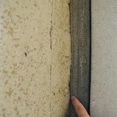 Image pour Emseal 25V - primary vertical expansion joint seal in masonry where black reveal or shadow-line effect is desired