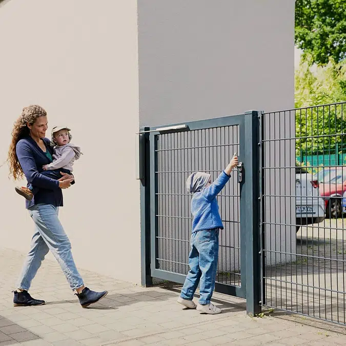 SlimLine Hydraulic, Vertical Gate Closer DC622G