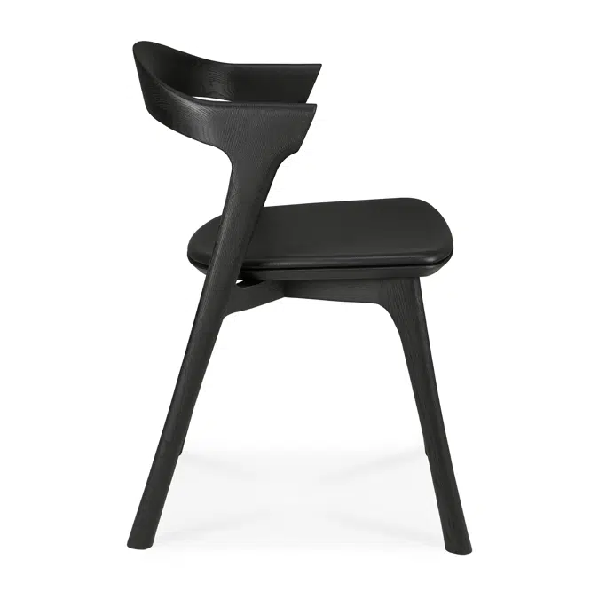 Bok chair - varnished oak - black - Black leather - 50x54x76 cm