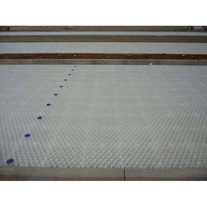Stabilising grating for gravel