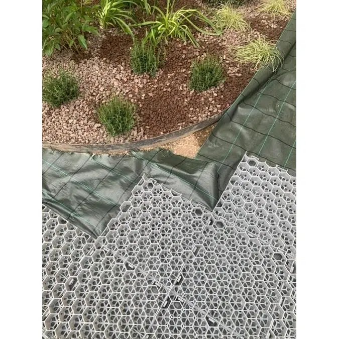 Stabilising grating for gravel