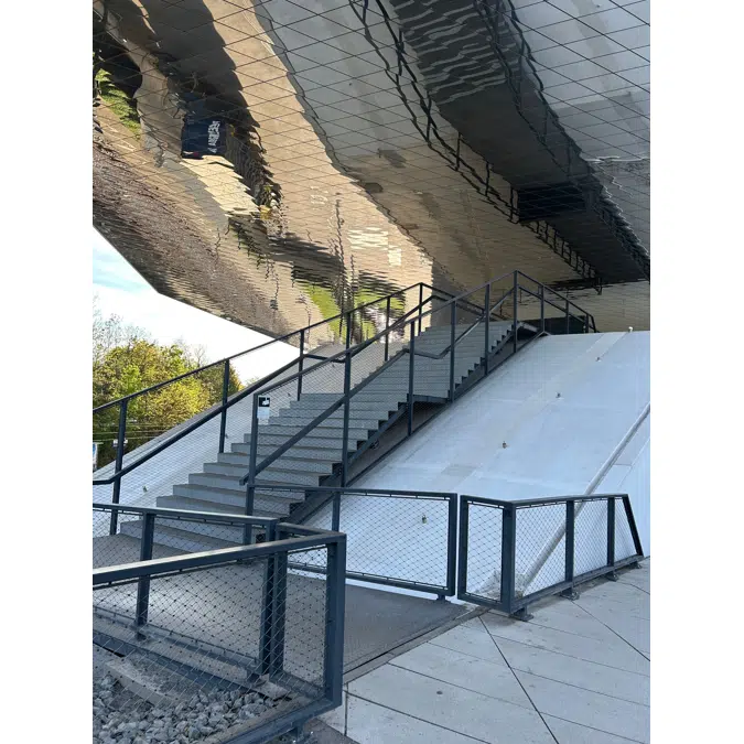 X-TEND balustrade in-fill with border tubes