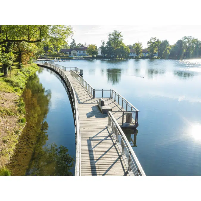 X-TEND balustrade in-fill with border cables