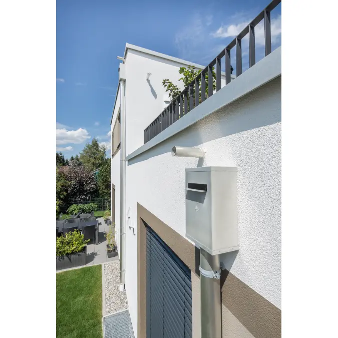 Flat roof hopper without inflow