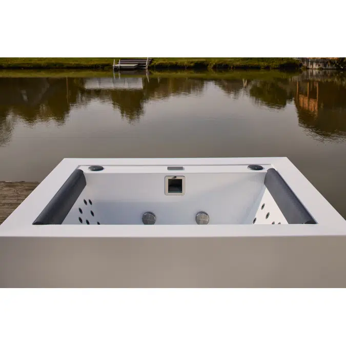 Aquatica Outdoor Spas / Hot Tubs