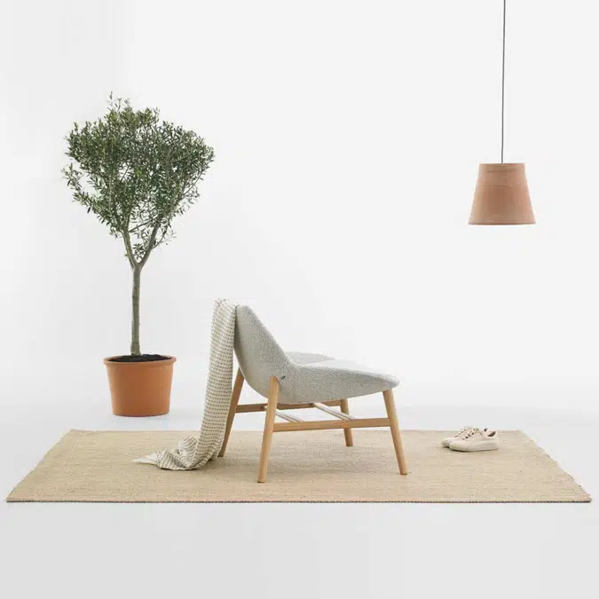 DUN0030MA - Lounge chair with low back and wooden 4 leg frame