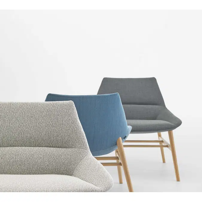 DUN0030MA - Lounge chair with low back and wooden 4 leg frame
