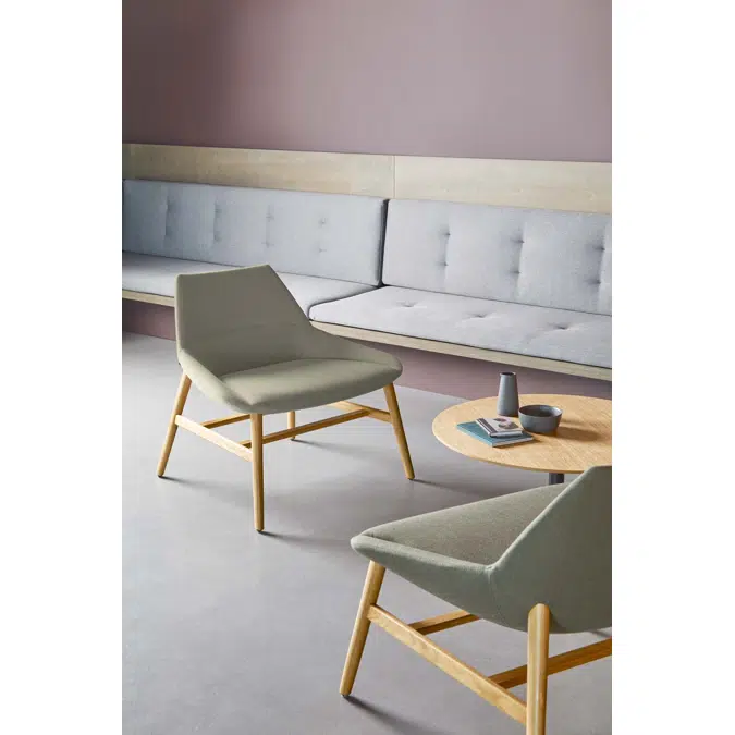 DUN0030MA - Lounge chair with low back and wooden 4 leg frame