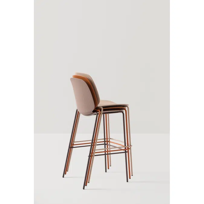 OSW0074 - High chair with 4 leg frame