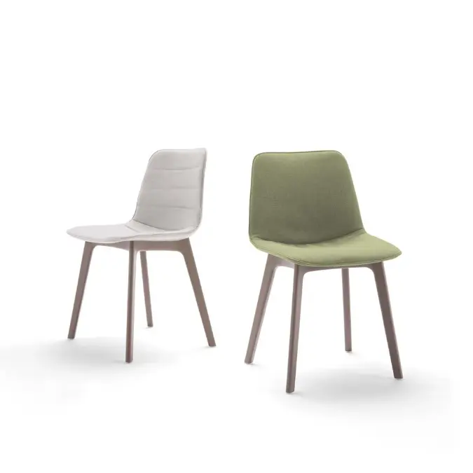 VAR0617 - Chair 4 plastic leg frame