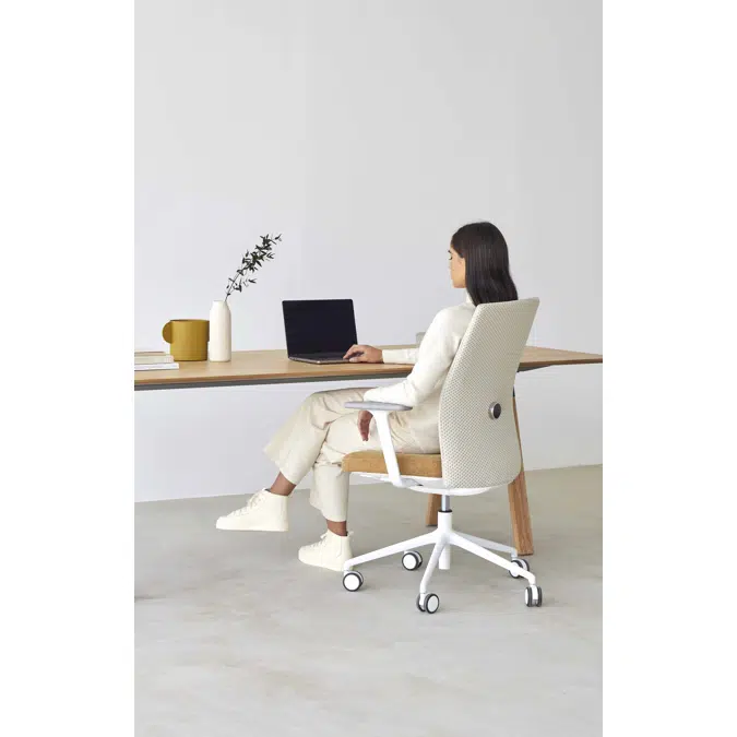 ESI0010 - Task chair with synchro mechanism and mesh backrest (white version)