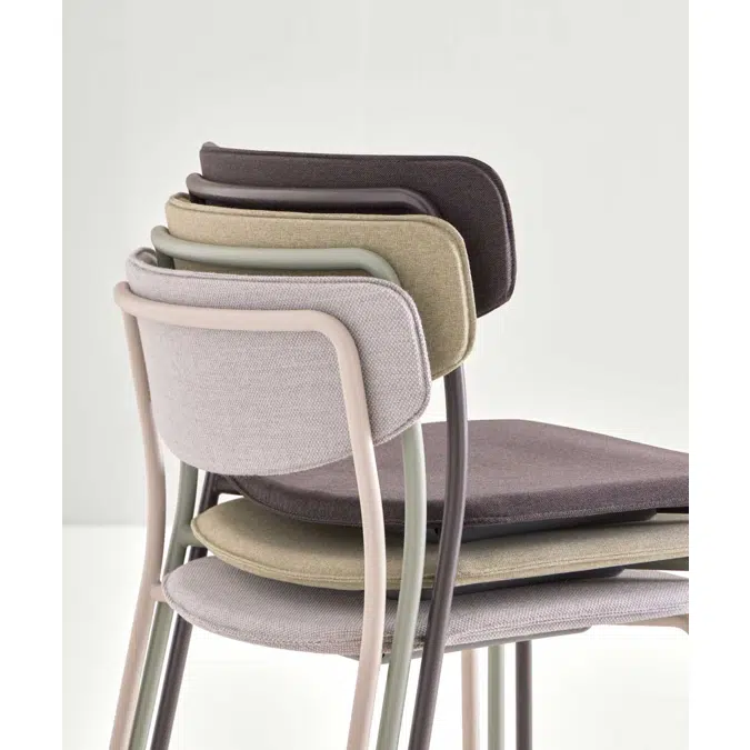 LEA0610 - Chair with upholstered seat and back