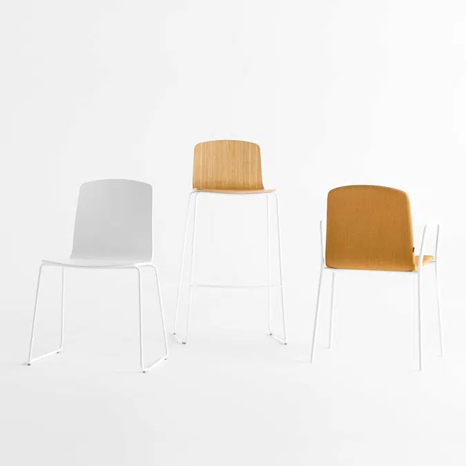 ANN0045 - Sillón con base de 4 patas (carcasa tapizada)