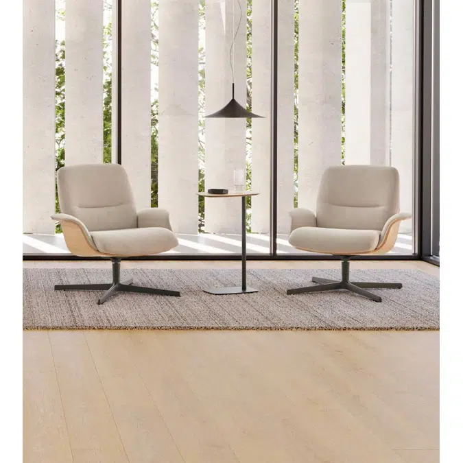REV0010 - Loungesessel mit mittelhoher Rückenlehne, äußerer Sitzschale in Eichenfurnier und 4-Speichen-Drehgestell aus Aluminium