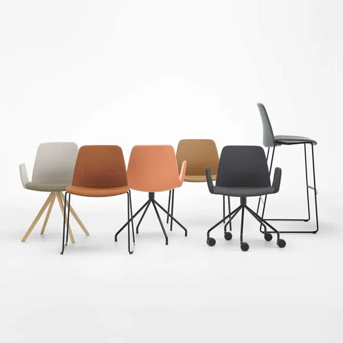 UNN0340 - Armchair with 5 spoke steel swivel base with casters + upholstered arms
