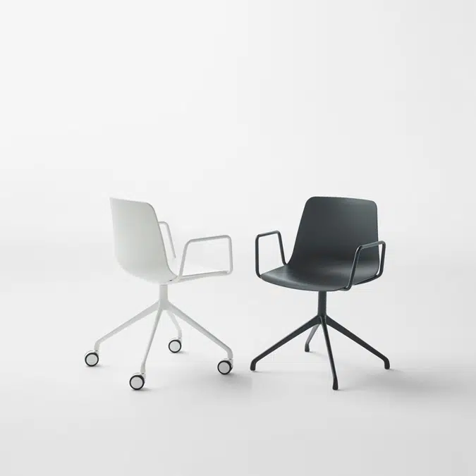 VAR0045 - Chair with 4 spoke aluminum swivel base on casters