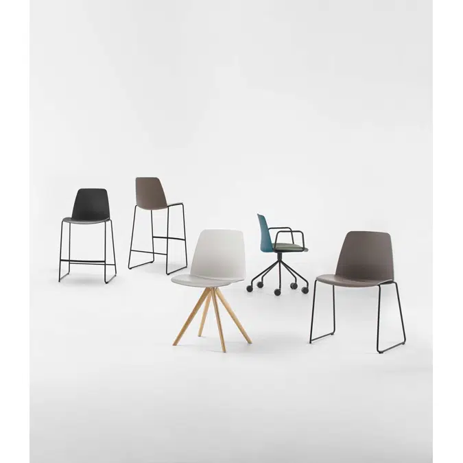 UNN0055MA - Chair with 4 spoke wooden swivel base