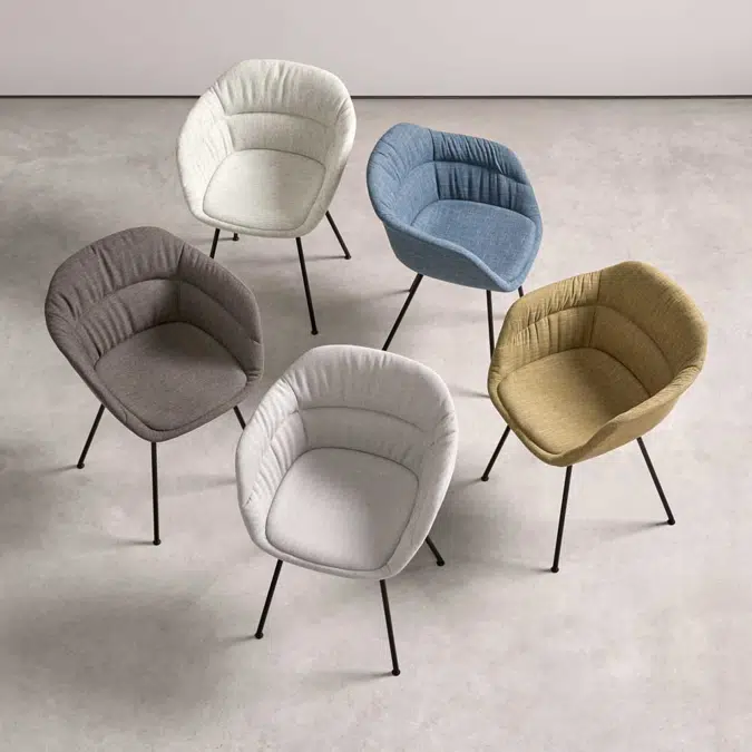 TAI0810 - Armchair with 4 leg frame (soft upholstered seat shell)