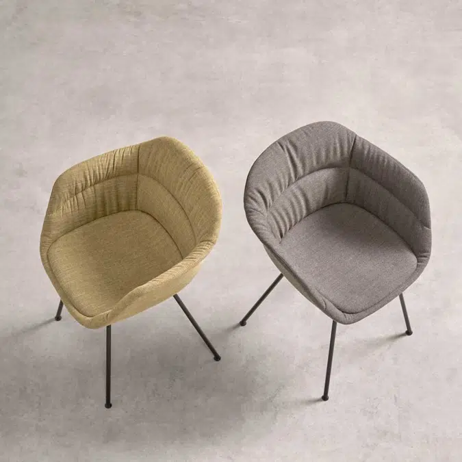 TAI0810 - Armchair with 4 leg frame (soft upholstered seat shell)