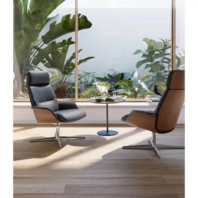 REV0120 - Loungesessel mit hoher Rückenlehne, äußerer Sitzschale in Nussbaumfurnier und 4-Speichen-Drehgestell aus Aluminium