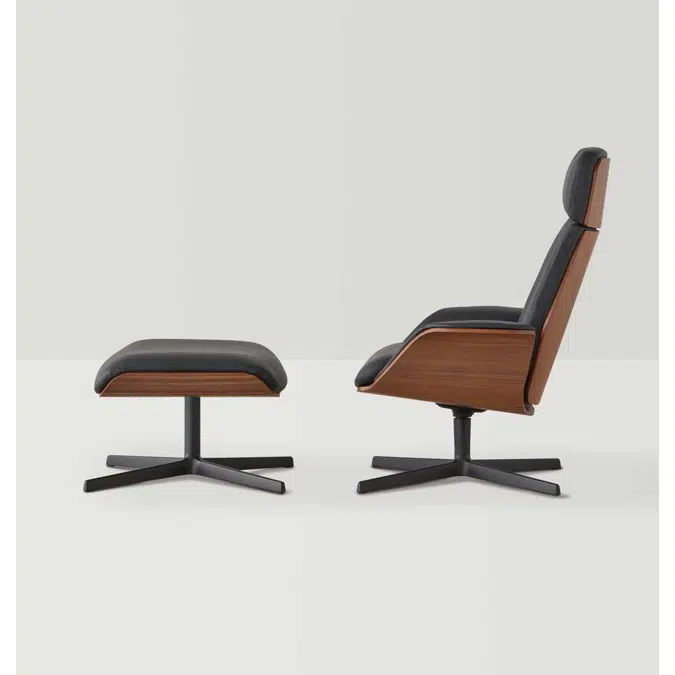 REV0120 - Loungesessel mit hoher Rückenlehne, äußerer Sitzschale in Nussbaumfurnier und 4-Speichen-Drehgestell aus Aluminium