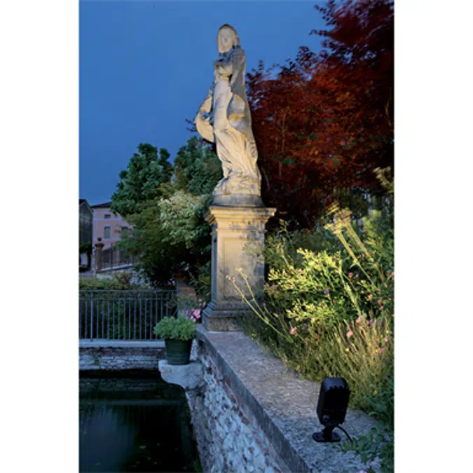 Siri 1 - Outside Lighting