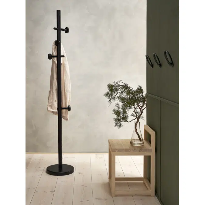 Skruvad coat stand